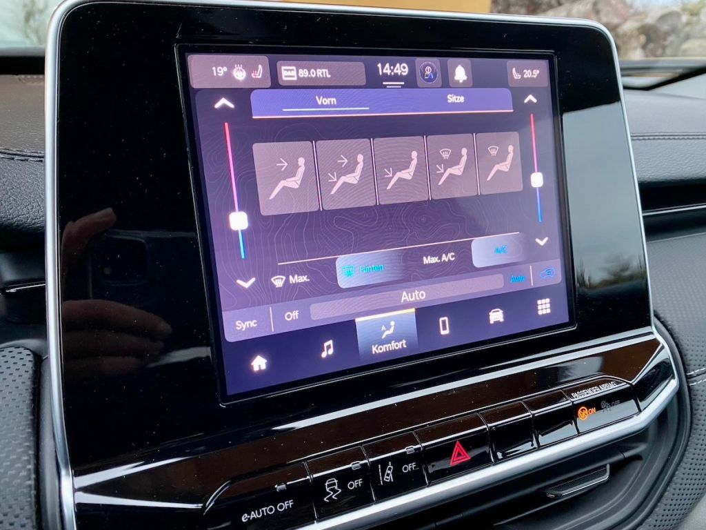 Fahrzeugabbildung Jeep Compass 1.5 Autom. Night Eagle AAC SHZ CARPLAY