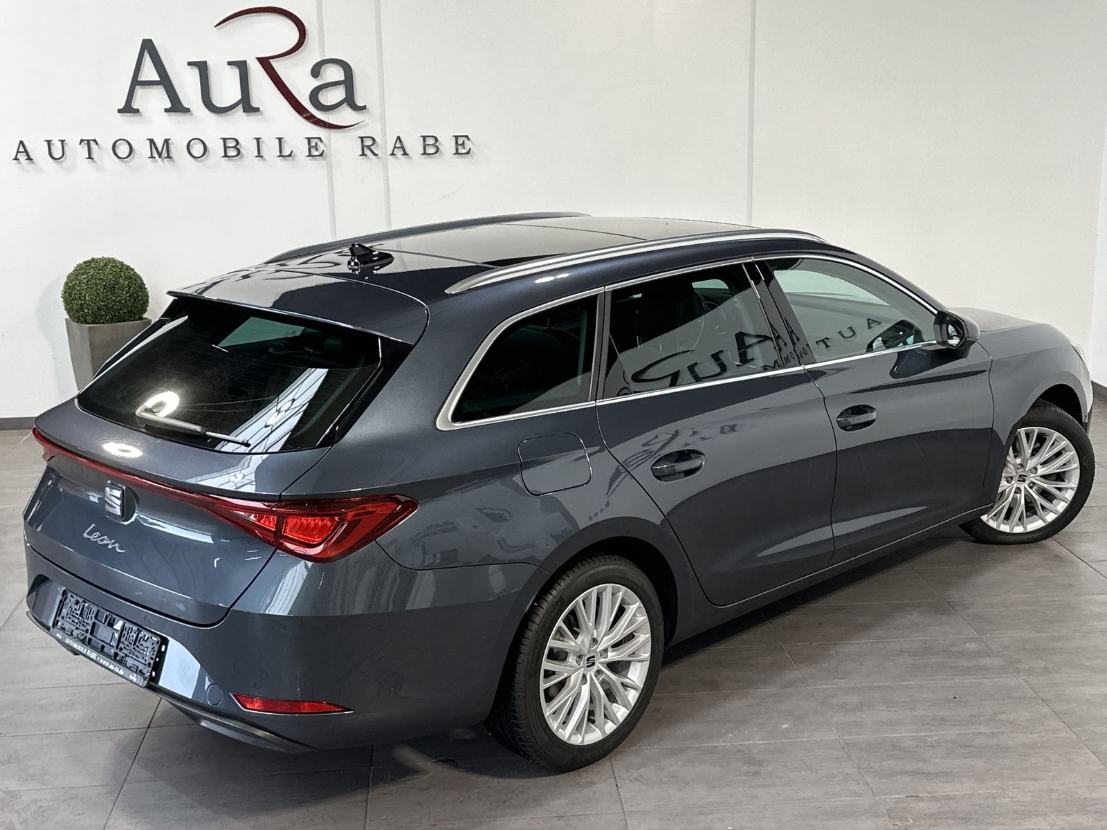 Fahrzeugabbildung SEAT Leon SpT 2.0 TDI DSG Xcellence NAV+LED+ACC+PANO