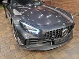 Mercedes-Benz AMG GT R PRO 1/750 - schwarze Mercedes-Benz AMG GT R