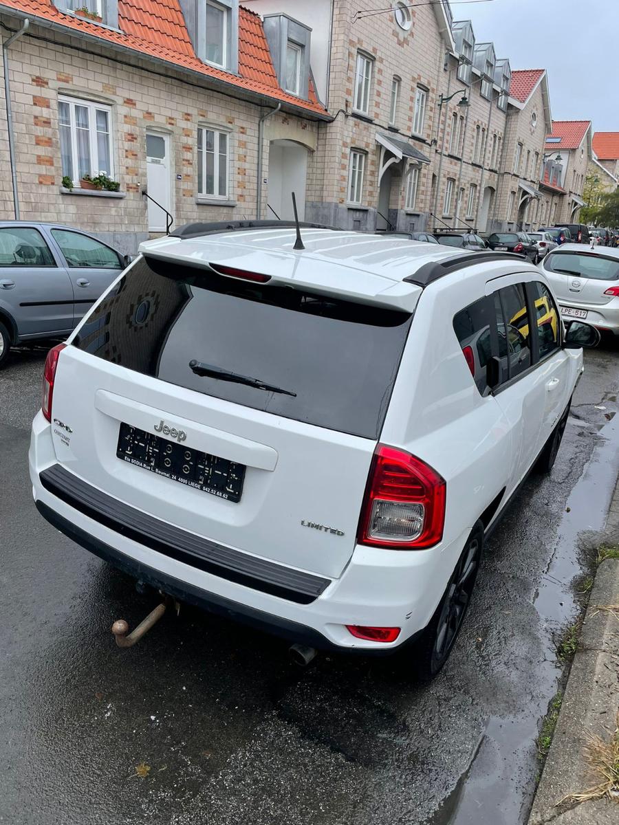 Jeep Compass 2012 — rear view