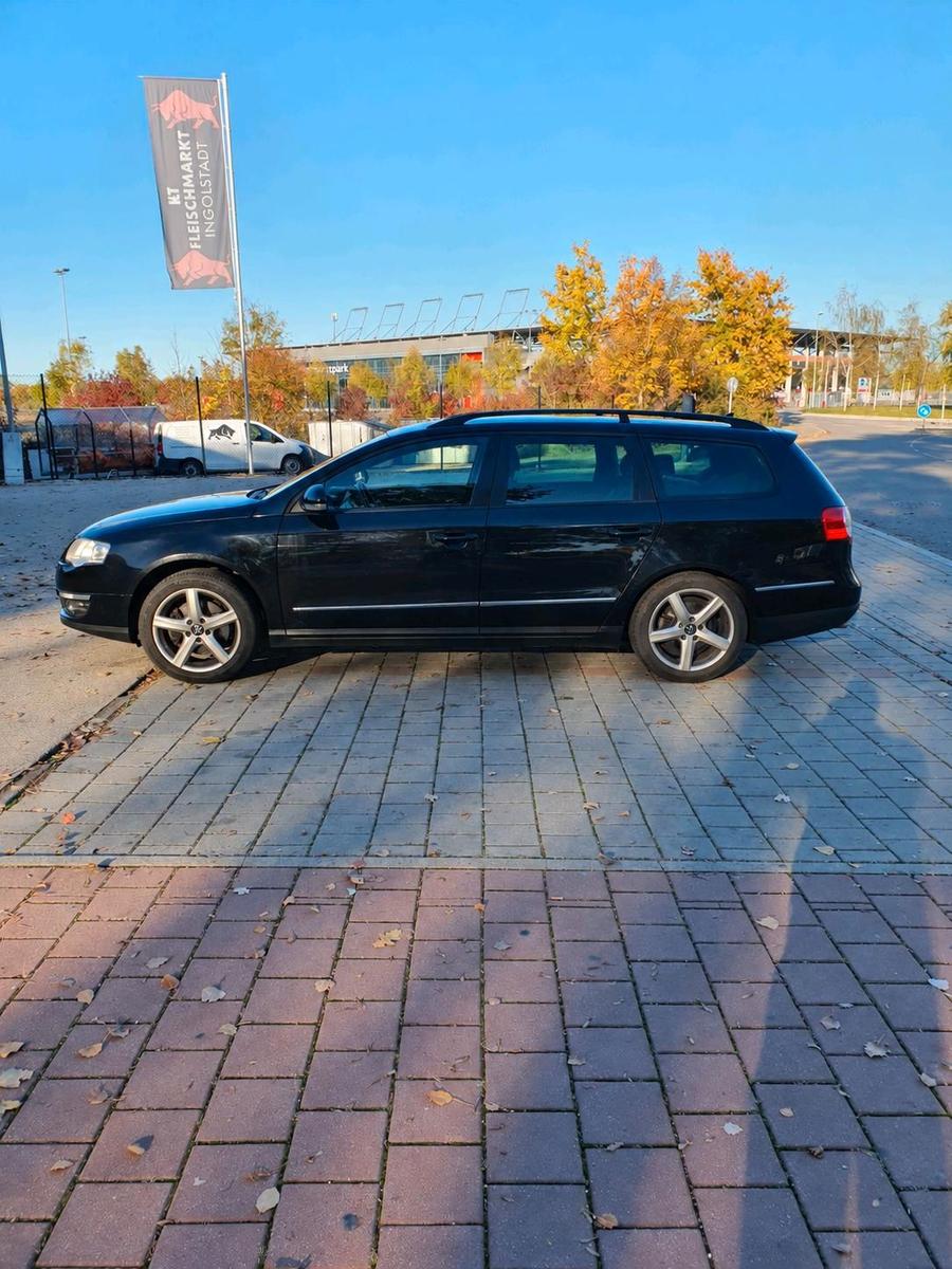 Volkswagen Passat 2009 — rear view