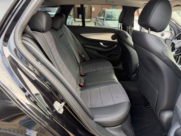 Mercedes E 200 - 12