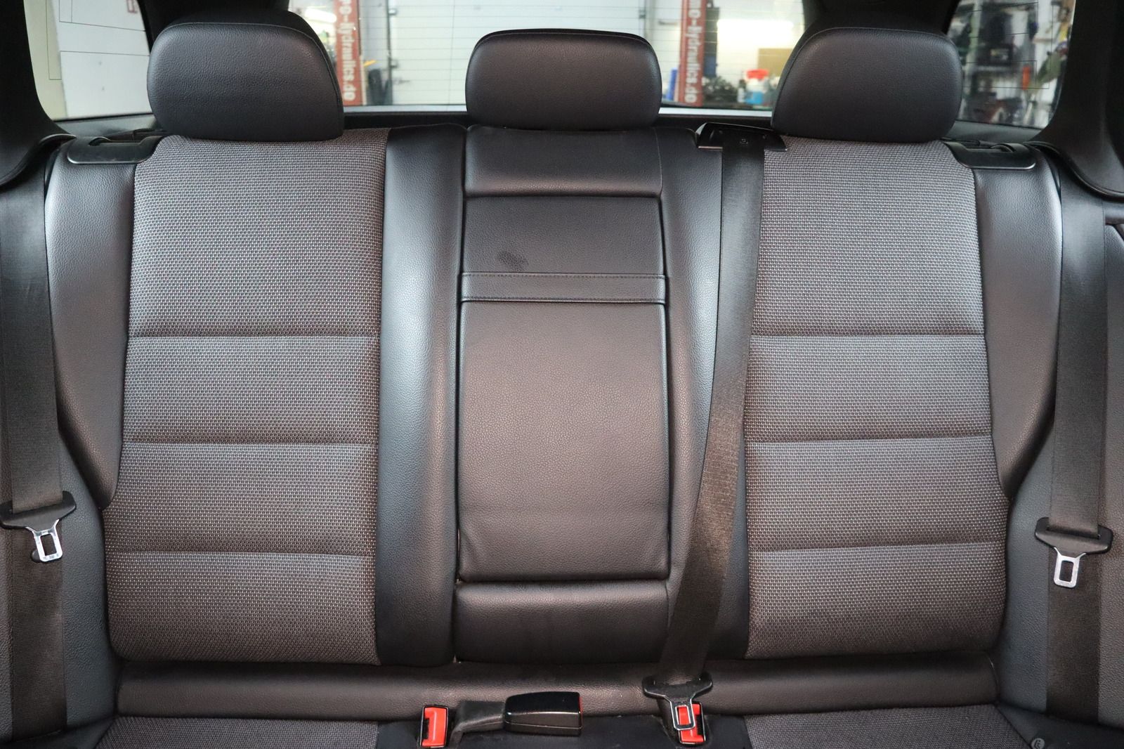 Fahrzeugabbildung Mercedes-Benz C 250 CDI T BlueEFF AVANTG. AMG-Paket * DIS *