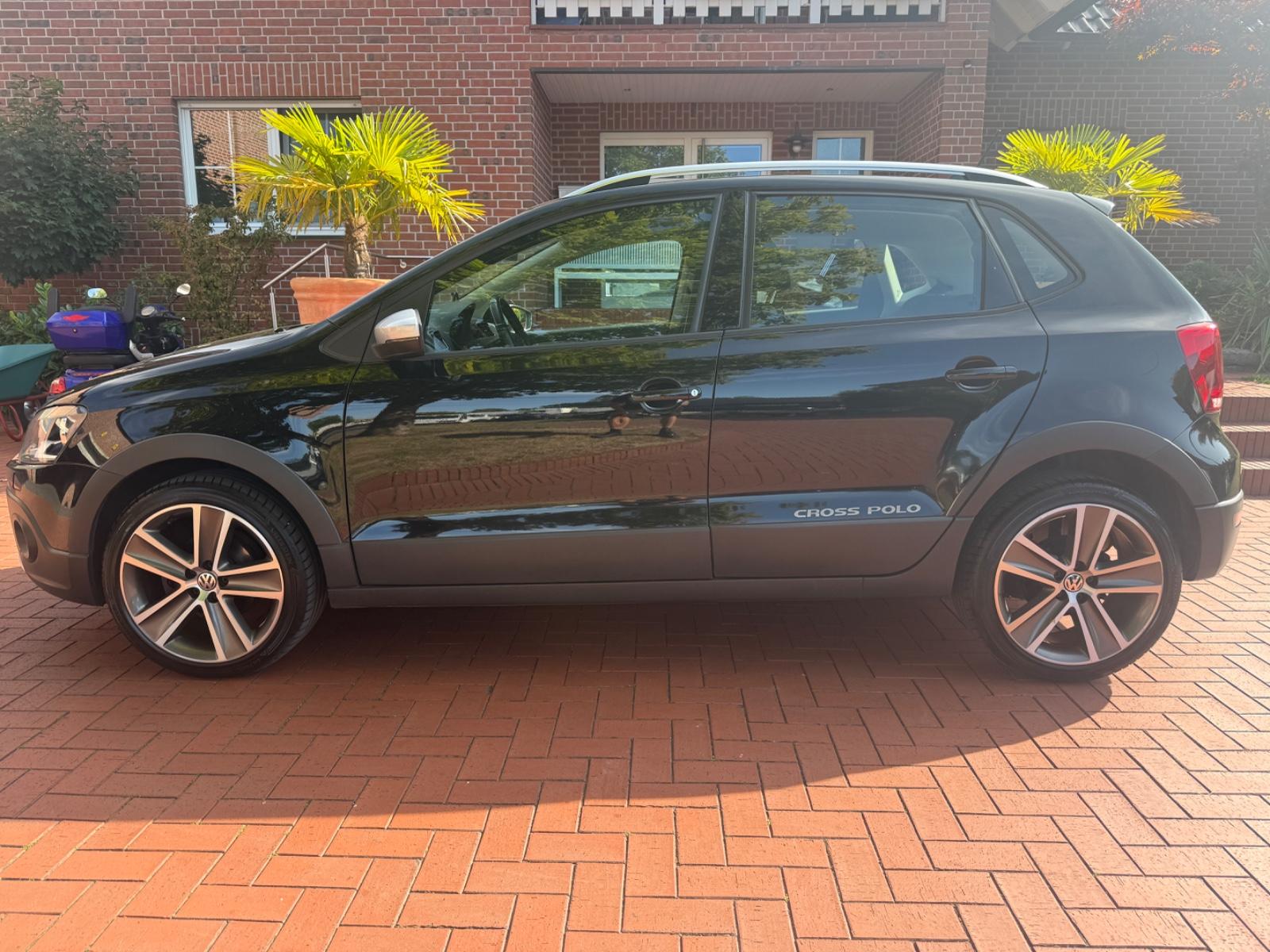 Volkswagen Polo Cross 1.2 TSI SHZ Navi Klimaa. PDC Tempomat
