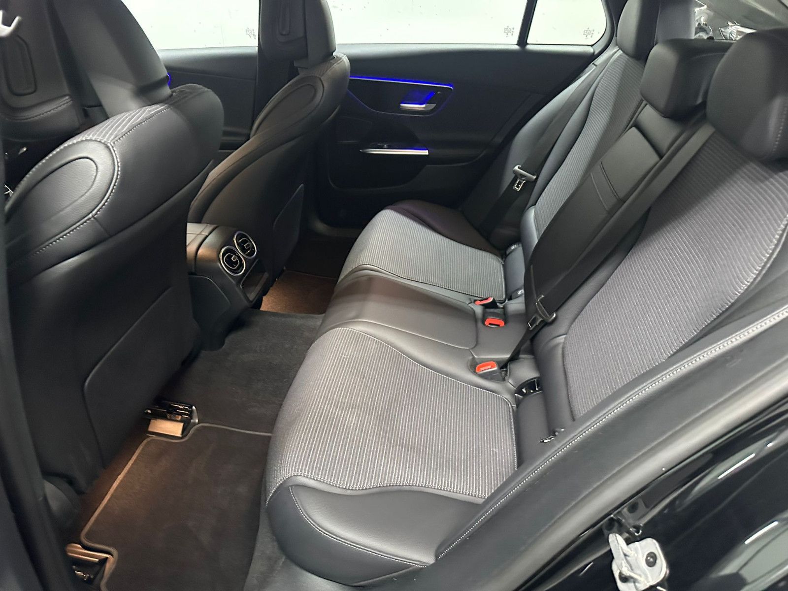 Fahrzeugabbildung Mercedes-Benz C 200 d T Autom. Avantgarde Standheizung