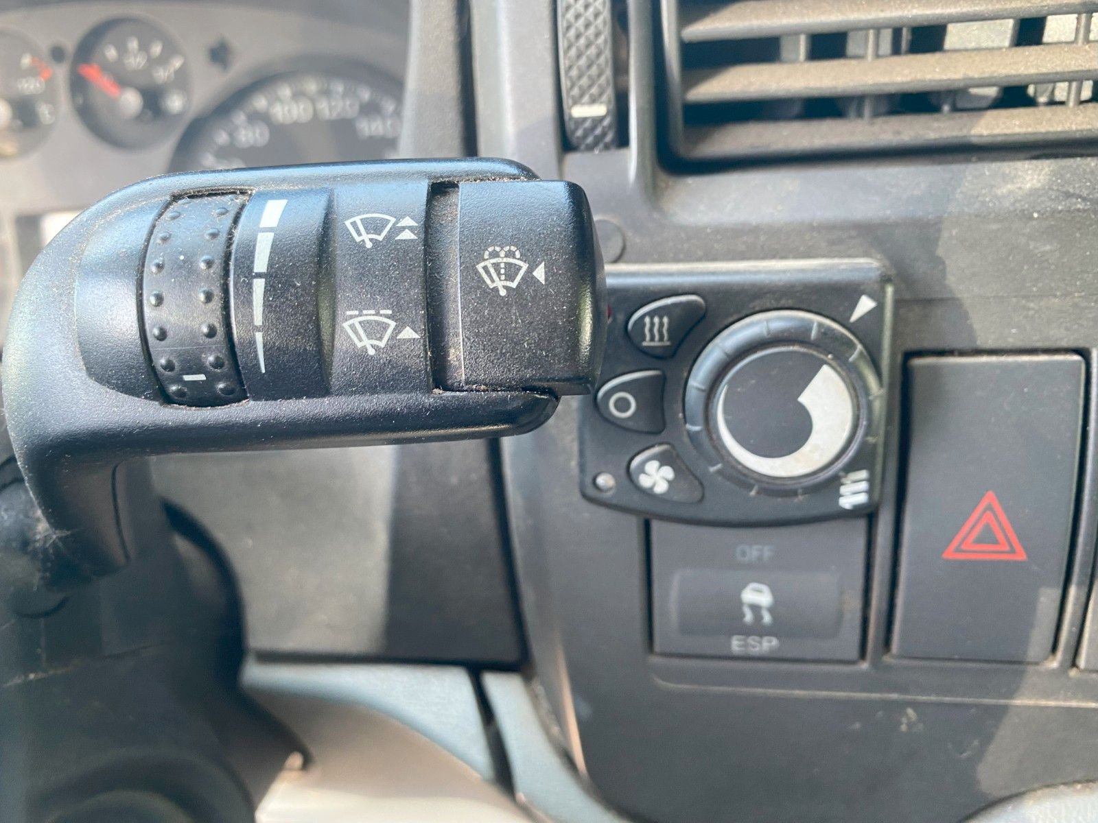 Fahrzeugabbildung Ford Transit Kasten FT 300 M Trend LKW,AHK,STH,Klima