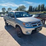Toyota Hilux 2.5 D-4D 4WD 2p. Extra Cab SR GANCI - Toyota Hilux mit Diesel-Antrieb: 2.5
