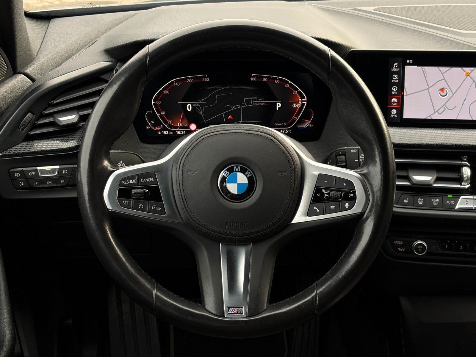 Fahrzeugabbildung BMW 120i Aut. Sport Line Shad HIFI CarPlay AHK SHZ