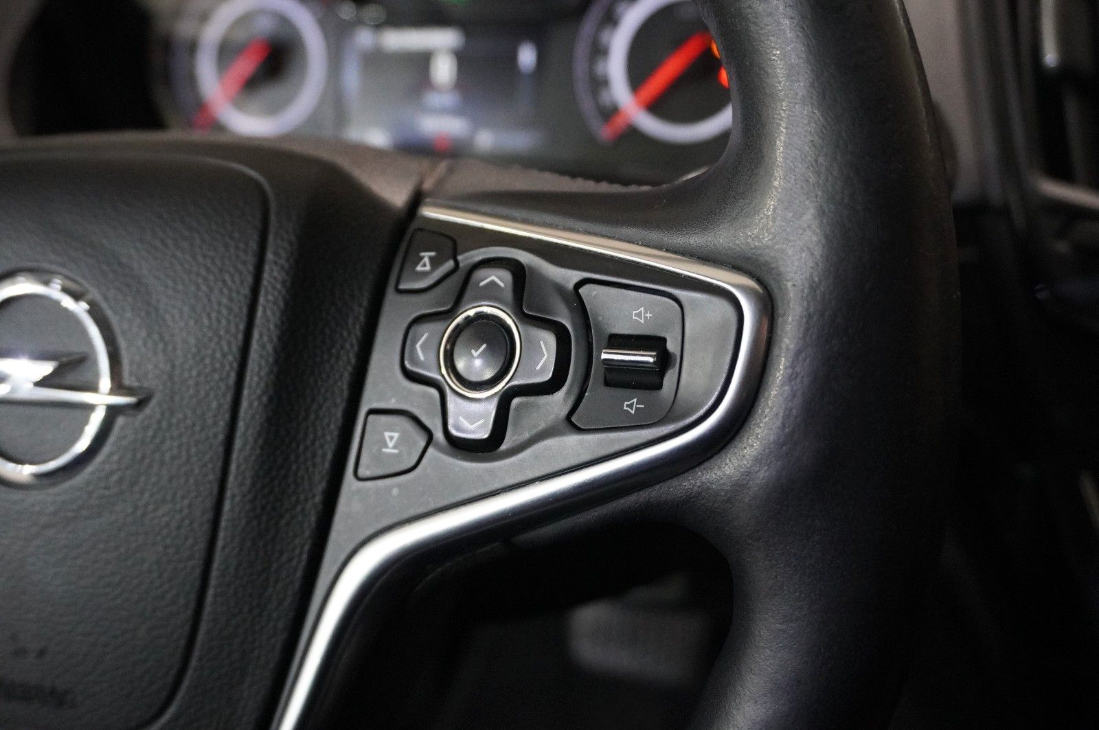 Fahrzeugabbildung Opel Insignia A ST 1.6 INNOVATION NAVI/LED/KAMERA/AHK