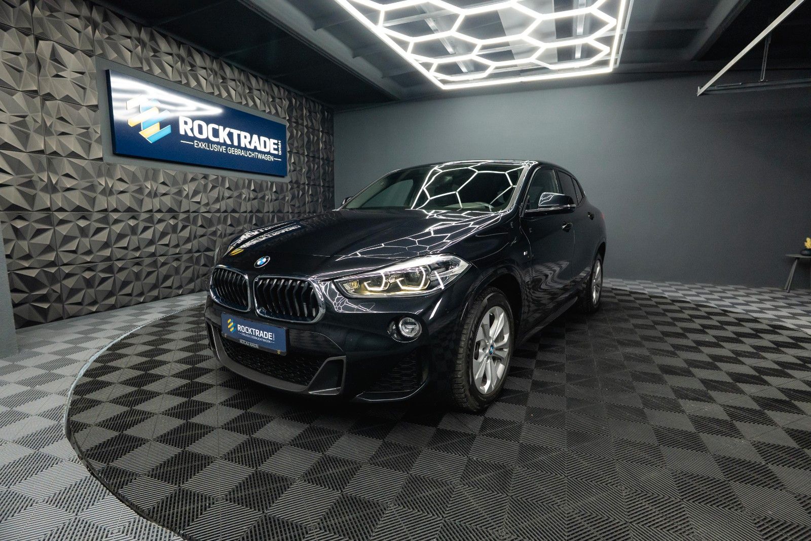 Fahrzeugabbildung BMW X2 sDrive 18i M Sport Automatik *Alcantara*LED*