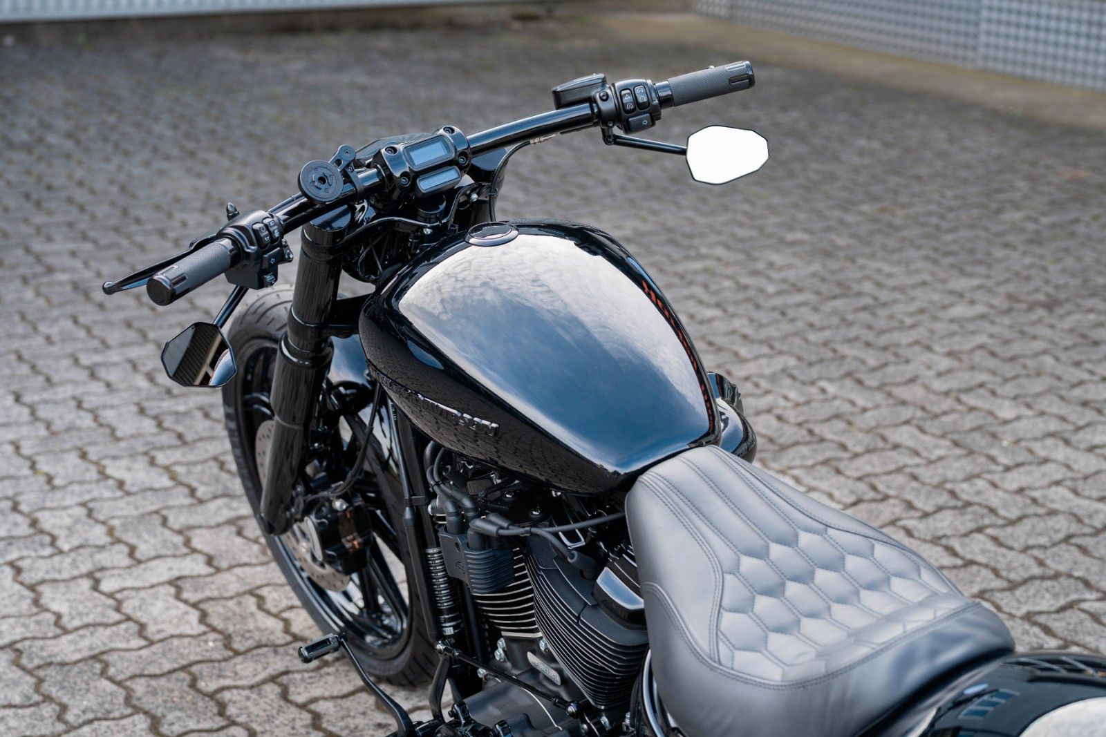 Fahrzeugabbildung Harley-Davidson FXBRS Breakout 114 cui - Kesstech BTC Gangster