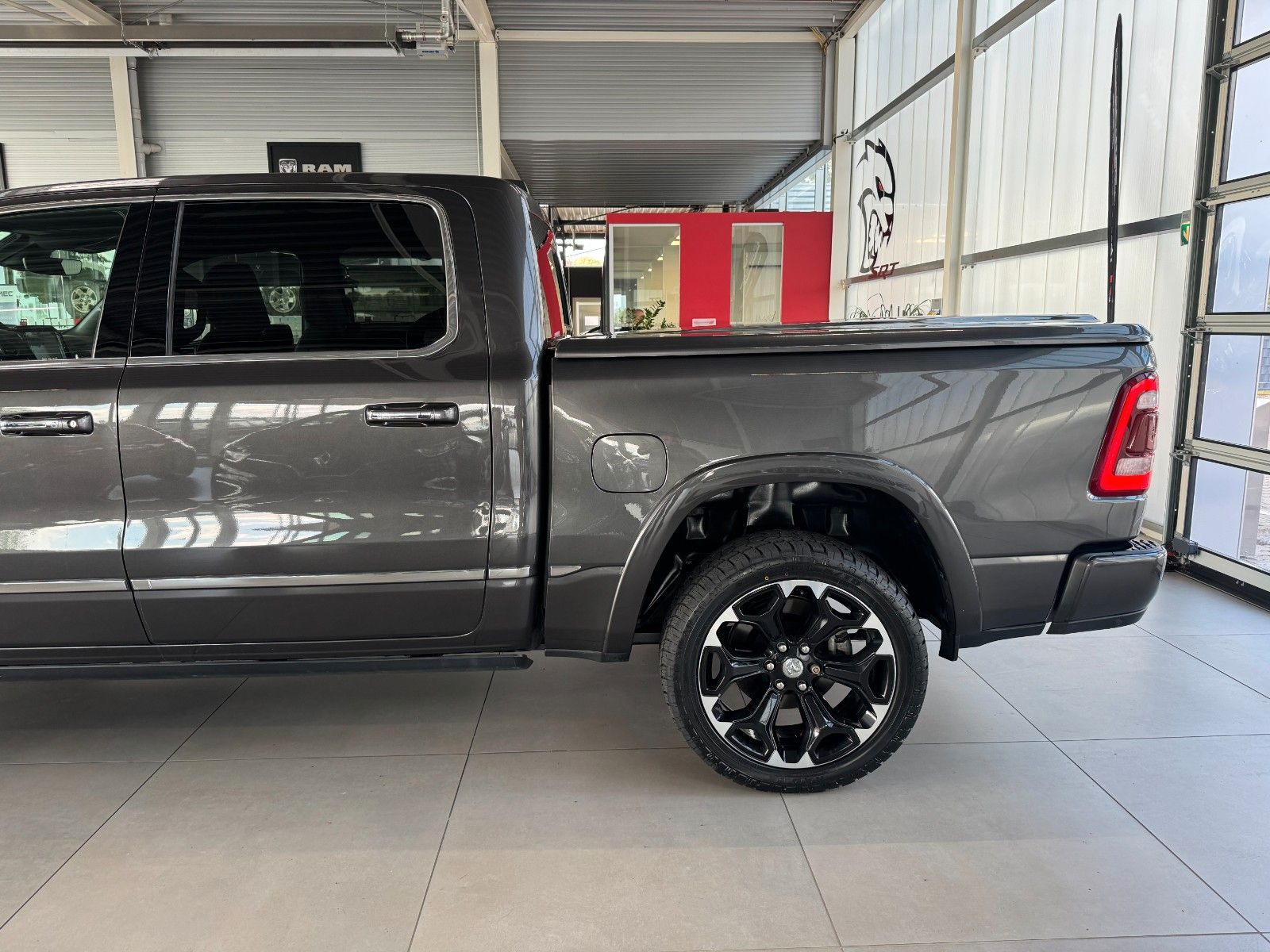 Fahrzeugabbildung Dodge RAM 5,7 Limited LPG "200 Liter-Tank  AHK LRA"