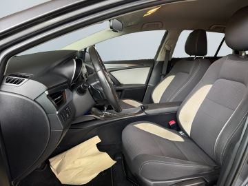Toyota Avensis - 9
