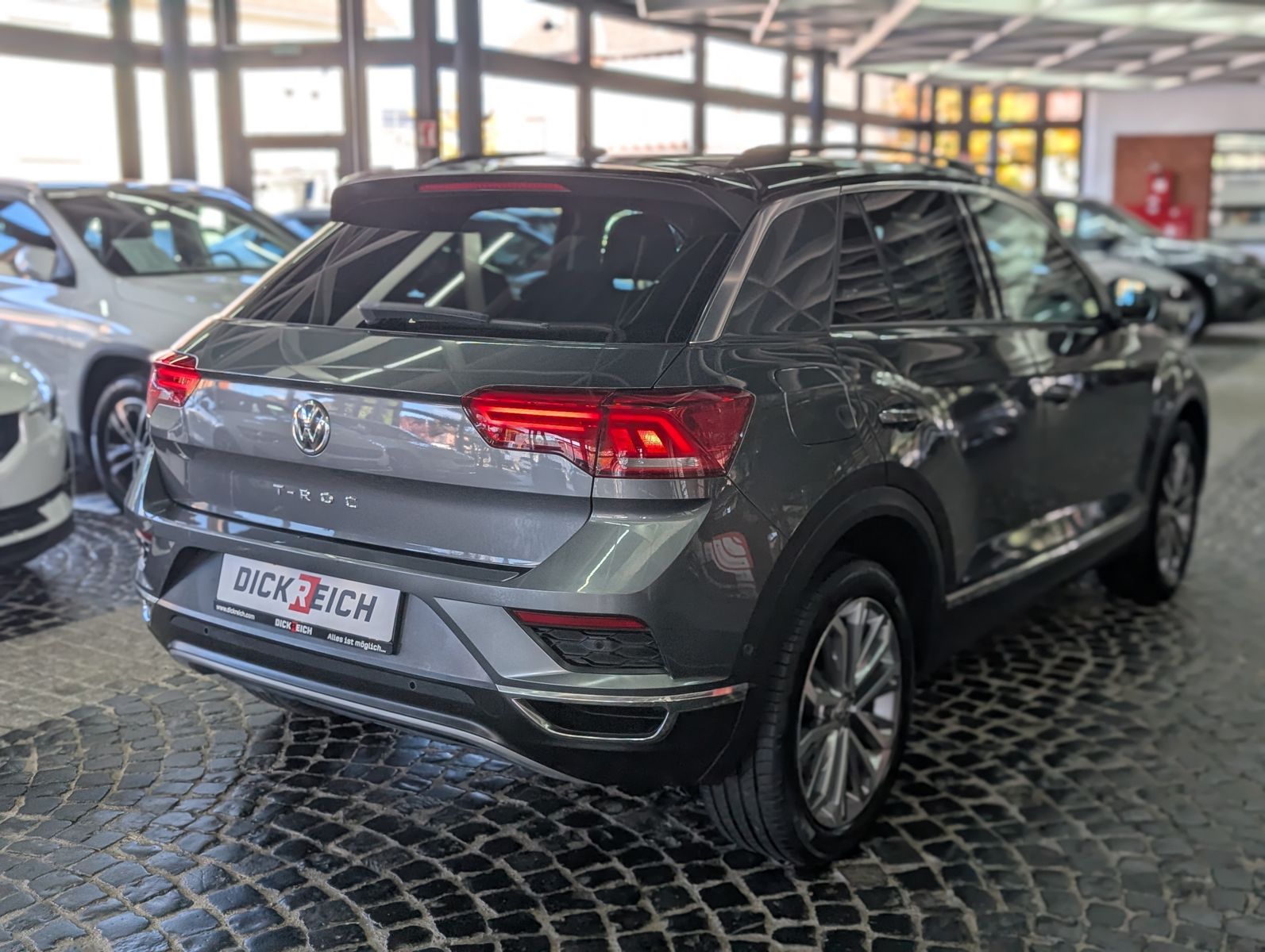 Fahrzeugabbildung Volkswagen T-Roc 1.6 TDI IQ.DRIVE ACC LED KAM SHZ AHK VIRT