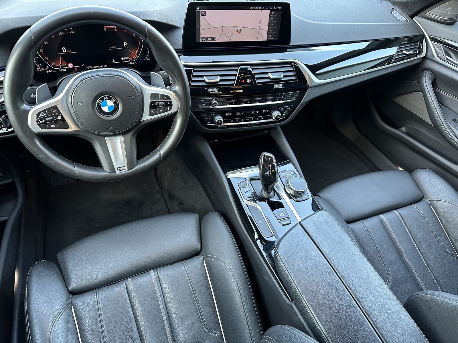 Fahrzeugabbildung BMW 530d Touring Sport-Line NAV+LED+19ZO+ACC+LC+H&K