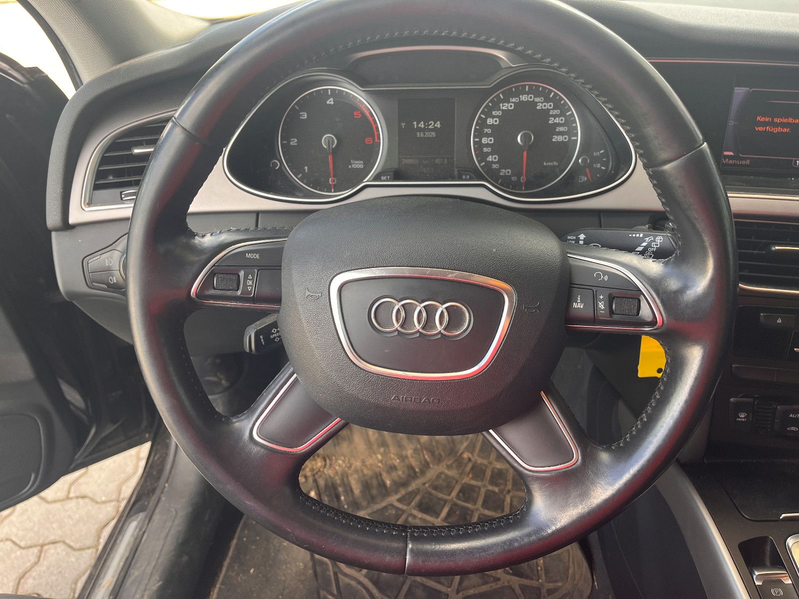 Fahrzeugabbildung Audi A4 Avant Attraction
