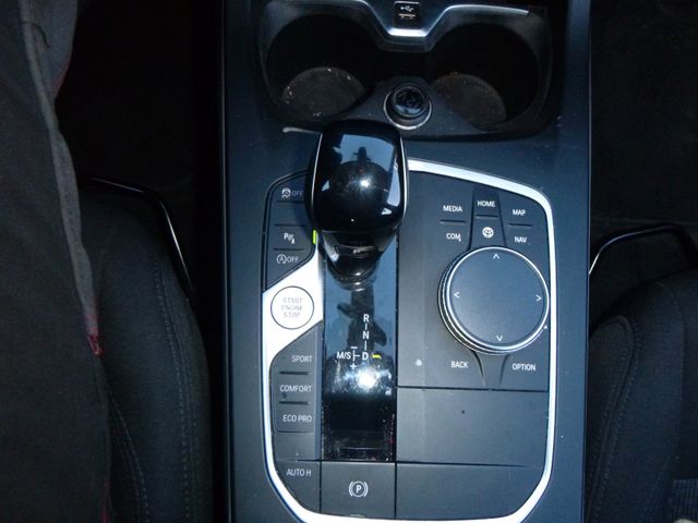 Fahrzeugabbildung BMW 118 i Advantage >AUT/LED/PDC/SHZ<