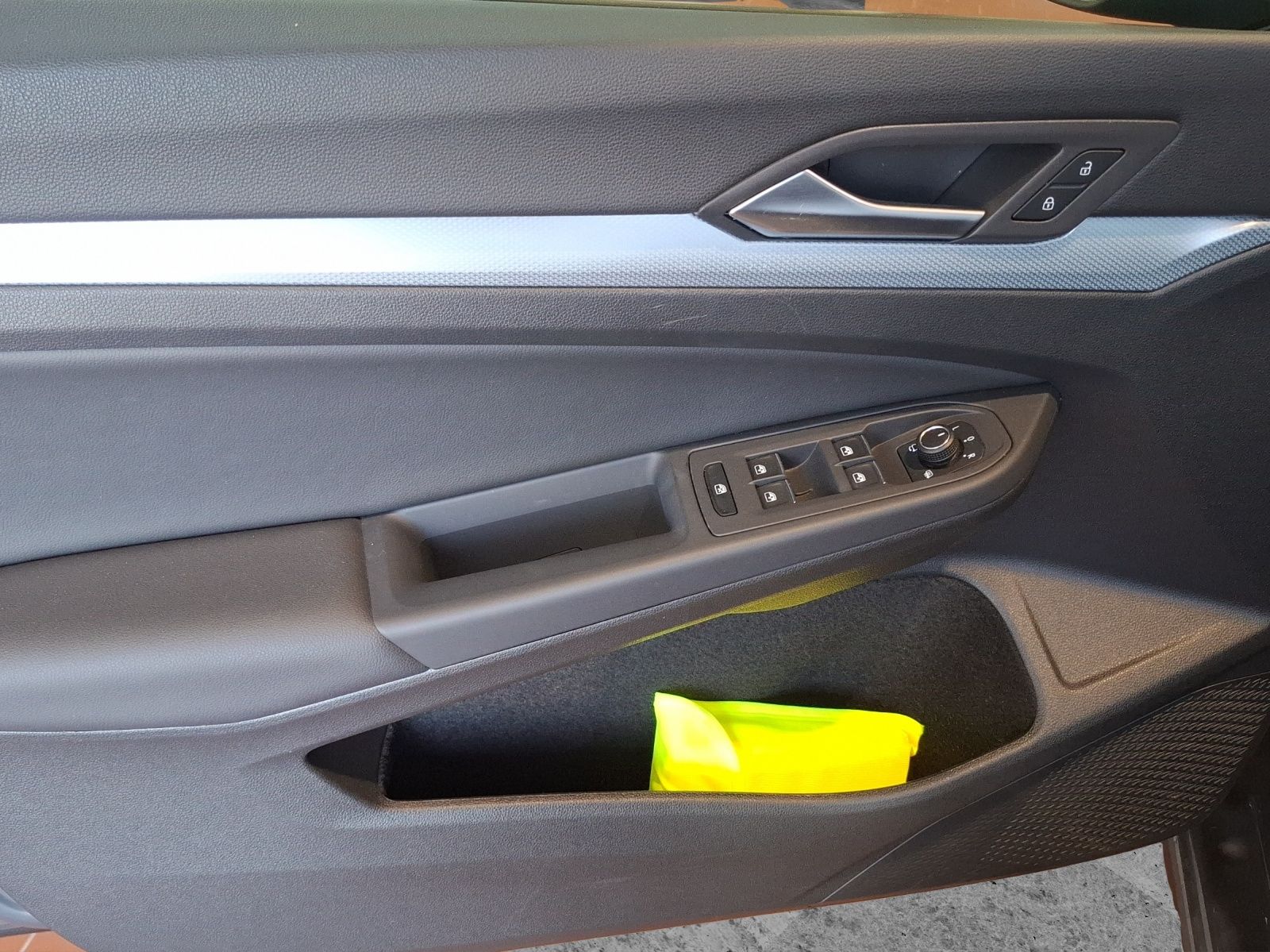 Fahrzeugabbildung Volkswagen Golf VIII TSI Goal LED CarPlay AID ACC PDC SH