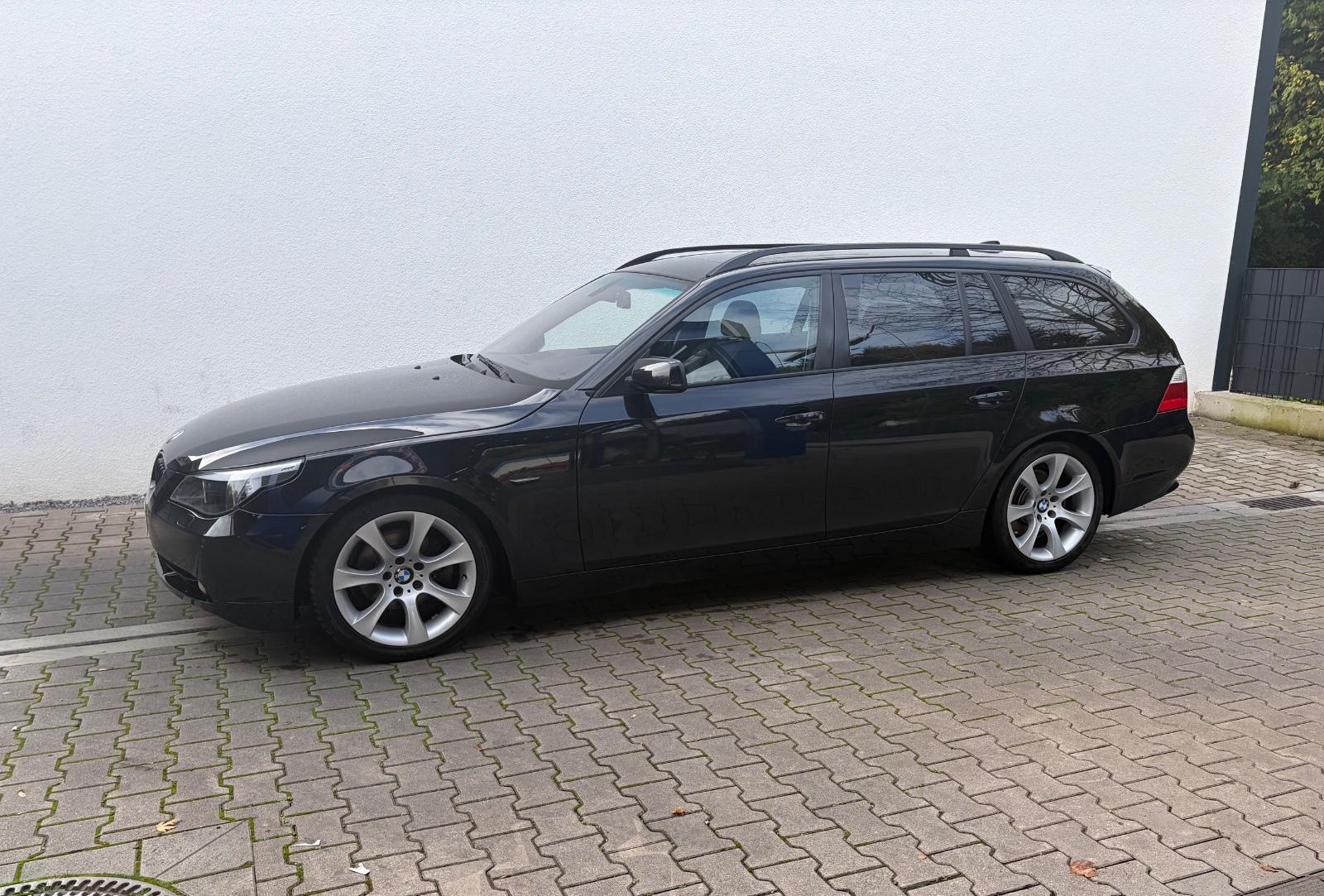 BMW 525 2004 — вигляд ззаду