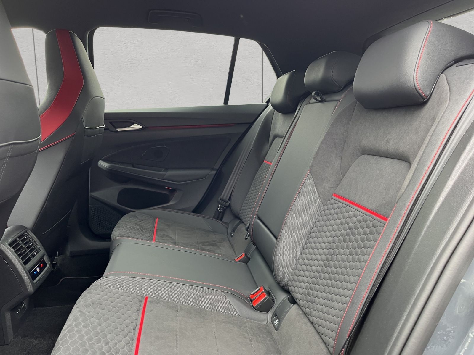 Volkswagen Golf VIII 2.0 TSI DSG GTI Clubsport Harman Kardo foto 18