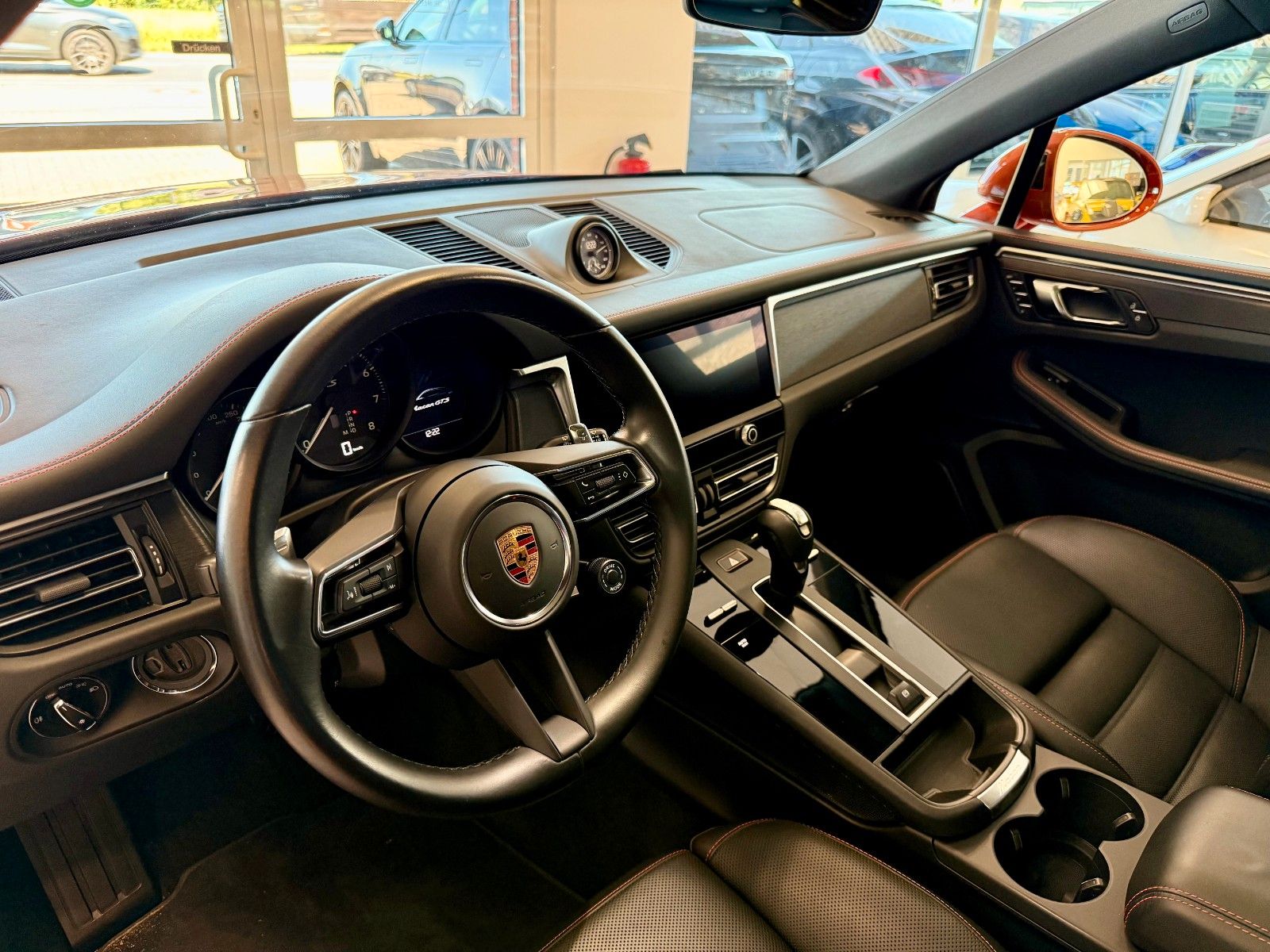 Fahrzeugabbildung Porsche Macan GTS Panorama/AHK/SportChrono/21Zoll/360