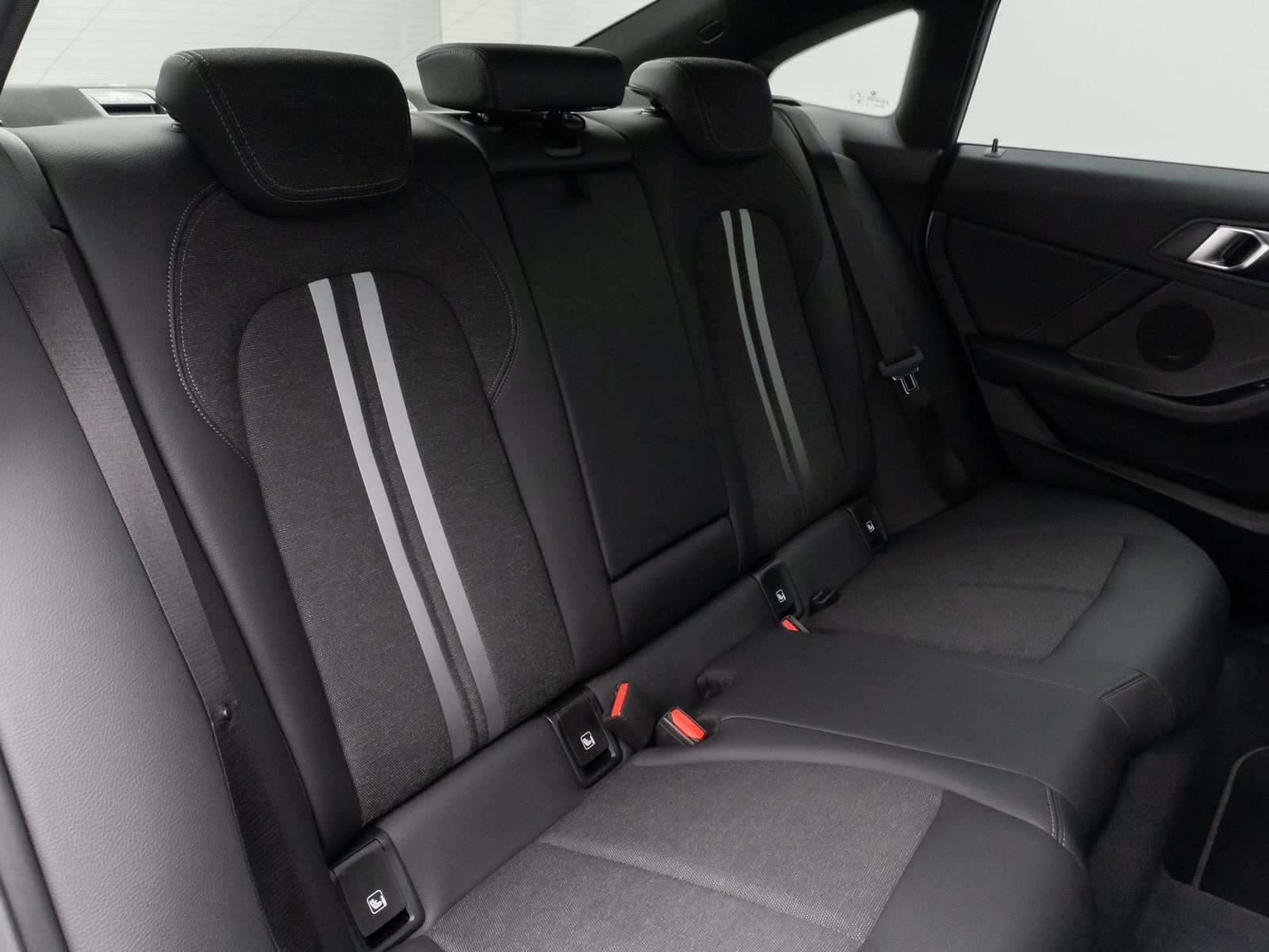 Fahrzeugabbildung BMW 218i Gran Coupé SportLine DAB PDC DrivAssist LED