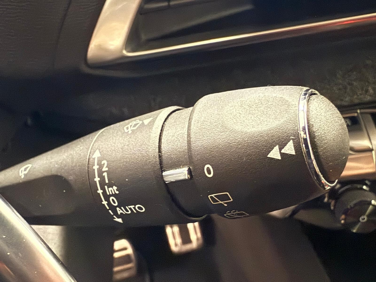 Fahrzeugabbildung Peugeot 3008 Allure  GT /SCHECKHEFT/ LED/AHK/ PANORAMA