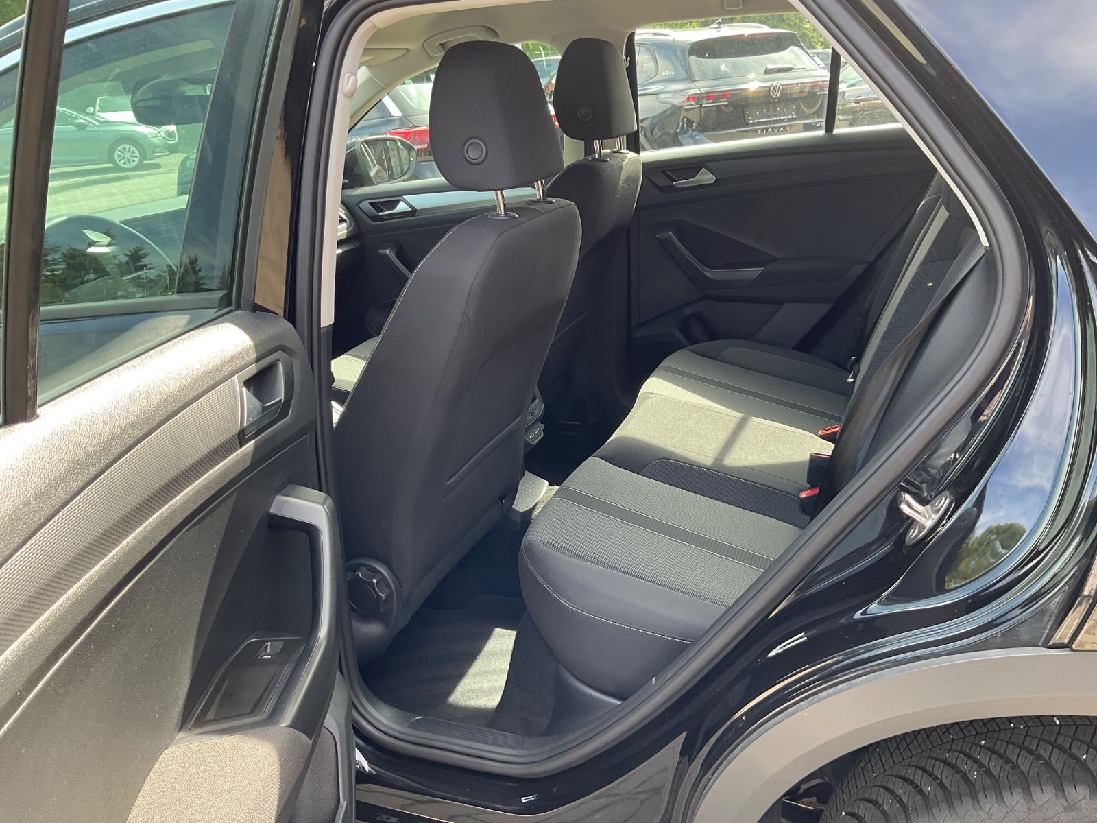 Fahrzeugabbildung Volkswagen T-Roc 1.5 TSI DSG Life,LED,AHK,Navi