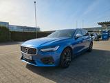 Volvo V90 T6 AWD R-Design - blaue Volvo V90