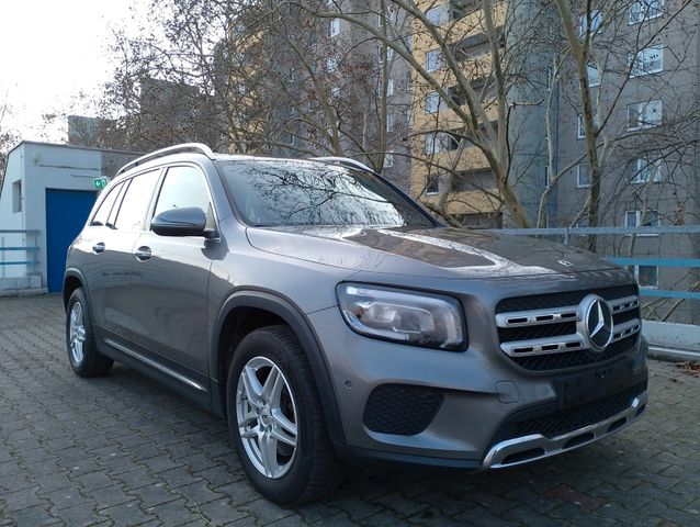 Mercedes-Benz GLB 200 / Camera