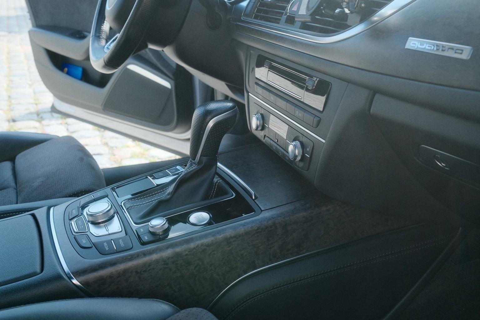 Audi A6 3.0 TDI 272PS - 3x S-Line,Pano, AHK, Bose 