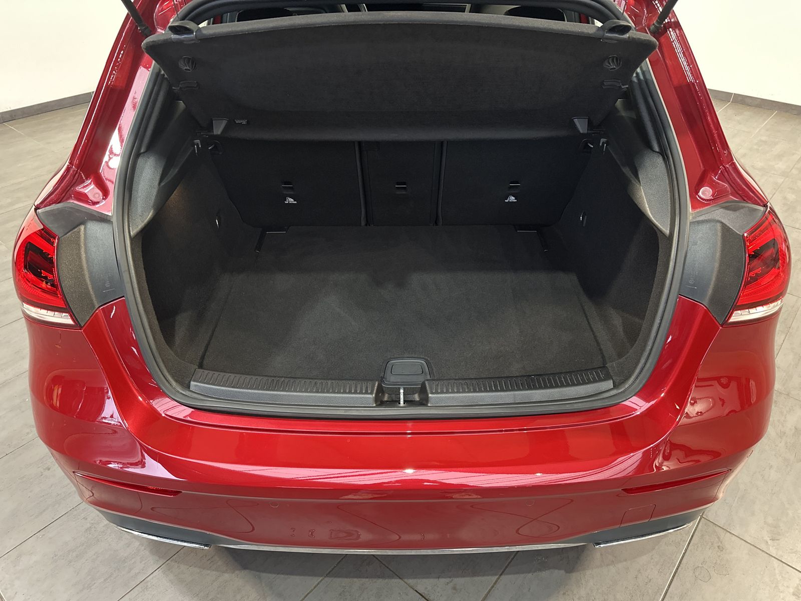 Fahrzeugabbildung Mercedes-Benz A 200 AMG-Line NAV+LED+PANO+KAMERA+18ZOLL+1HAND