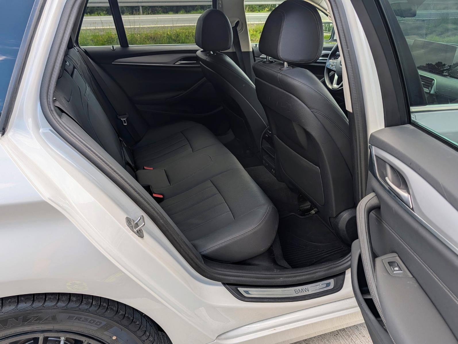 BMW 530d Touring Perlmuttweiß , Scheckheft , Navi