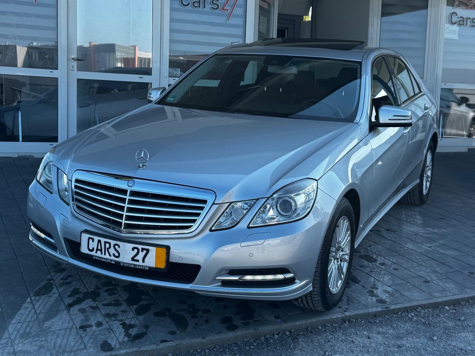 Mercedes-Benz E 200 CGI Lim. 1.Hand Schiebedach Scheckh. Leder
