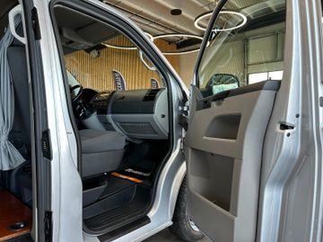 Volkswagen T5 *CAMPER*KÜCHE*BETT(aufklappbar)*ESSTISCH*AHK*