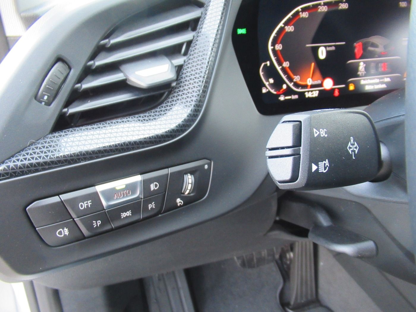 Fahrzeugabbildung BMW 118i Advantage DKG DrivingAssistant/AdaptLED