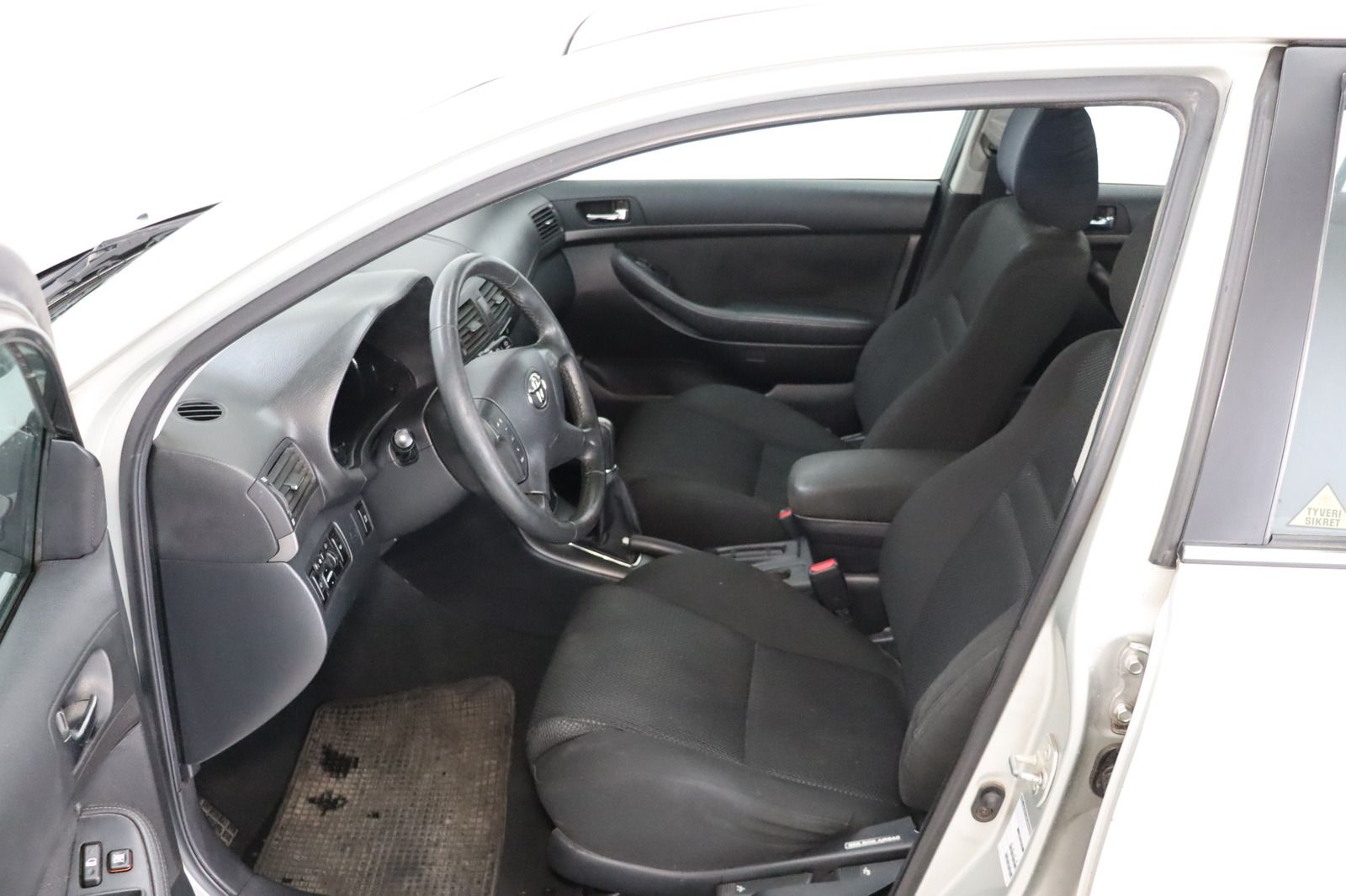 Fahrzeugabbildung Toyota Avensis 2.0-l-VVT-i Executive