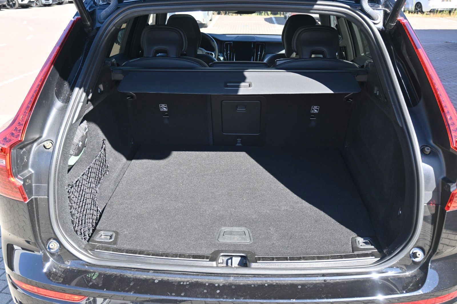 Fahrzeugabbildung Volvo XC60 T8 Plus Dark AWD*360°*FSHZG*AHK*PANO*