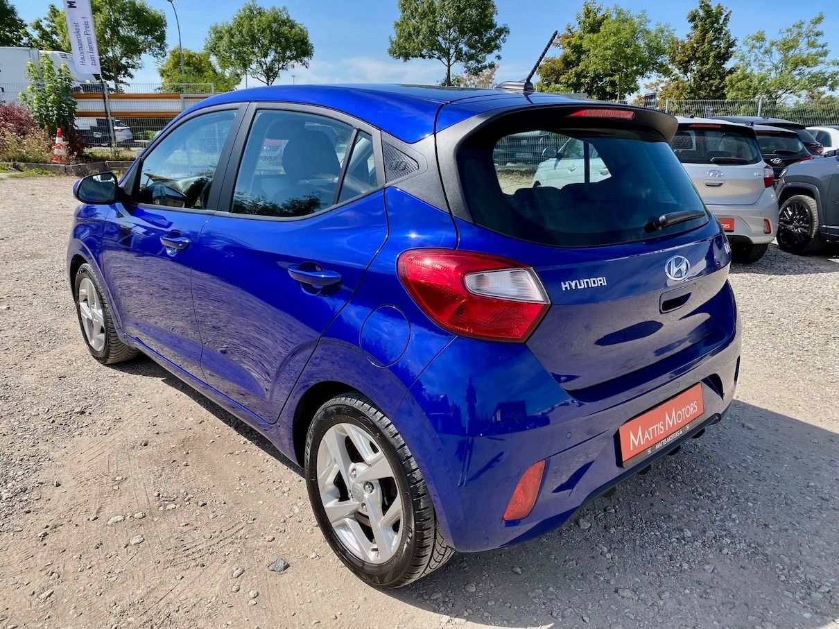 Fahrzeugabbildung Hyundai i10 1.0 Automatik  KLIMA SHZ ALLWETTER ALU PDC