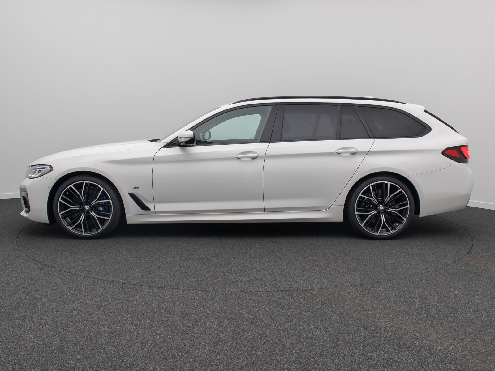 Fahrzeugabbildung BMW 530d xD M Sport Panorama Kamera Laser HUD HiFi