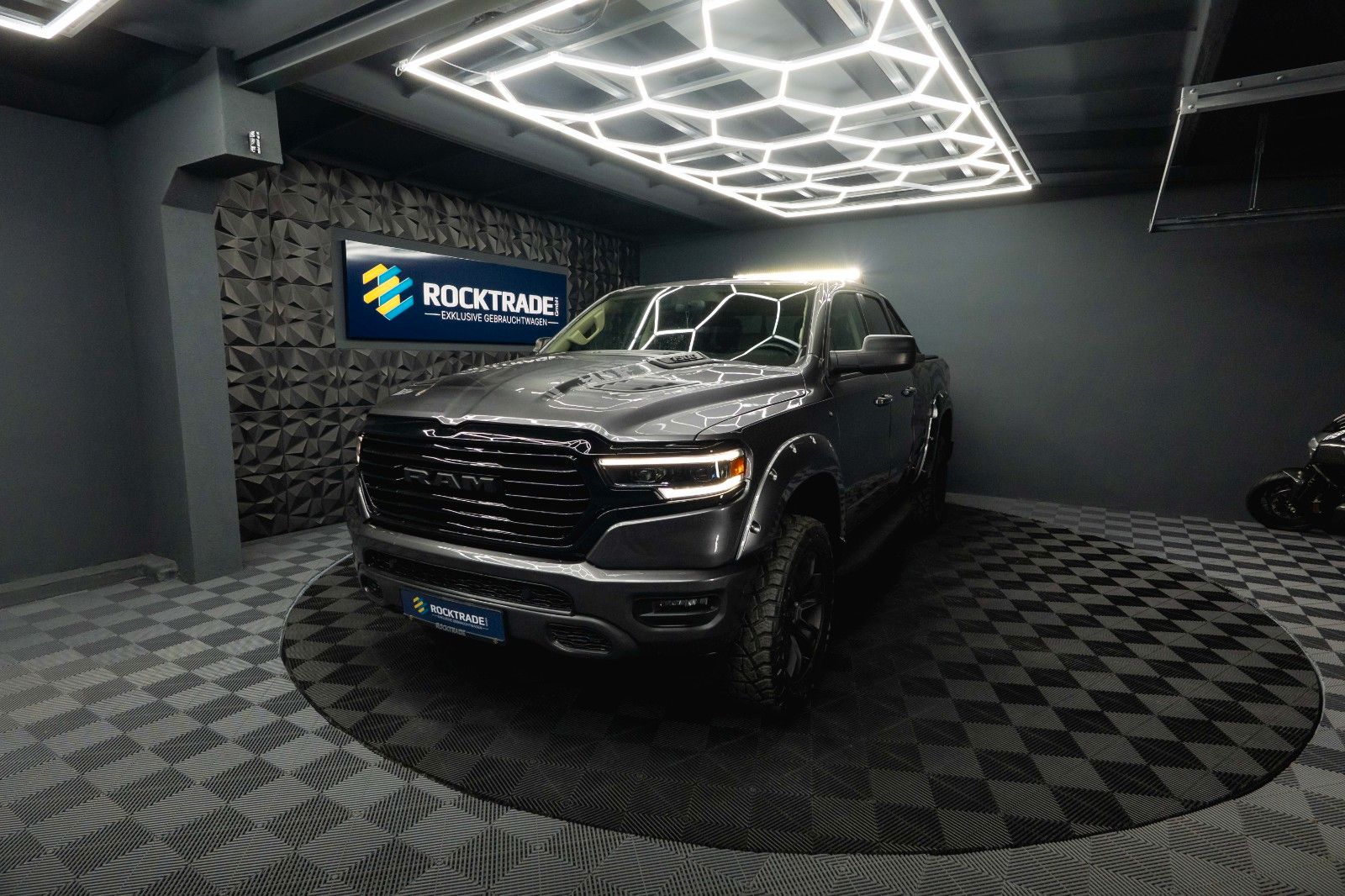 Fahrzeugabbildung Dodge RAM 5.7 V8 HEMI 4x4 OFFROAD LONGBED Limited LED