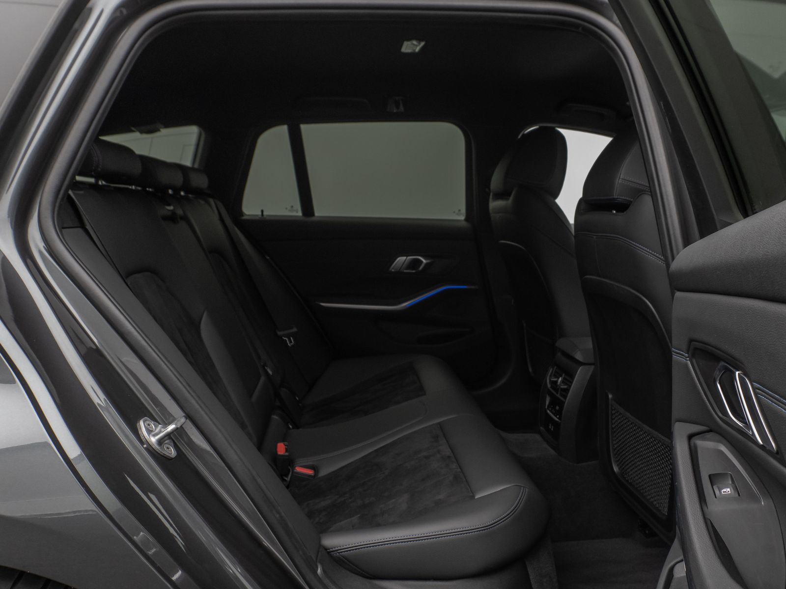 Fahrzeugabbildung BMW 320d M Sport Kamera HUD HiFi Stop&Go AHK Alarm