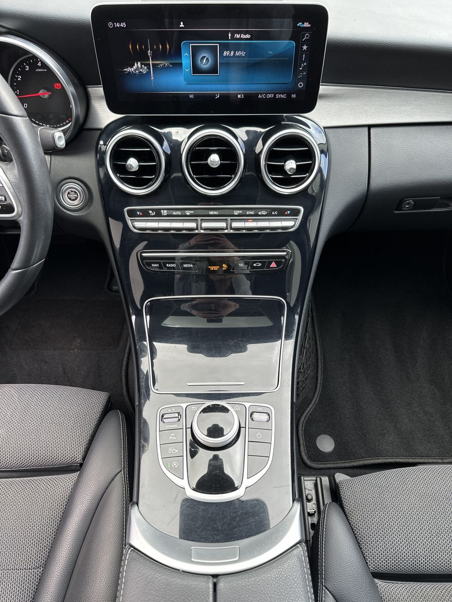 Fahrzeugabbildung Mercedes-Benz C 300 T Avantgarde NAV+LED+PANORAMA+18ZO+KAMERA
