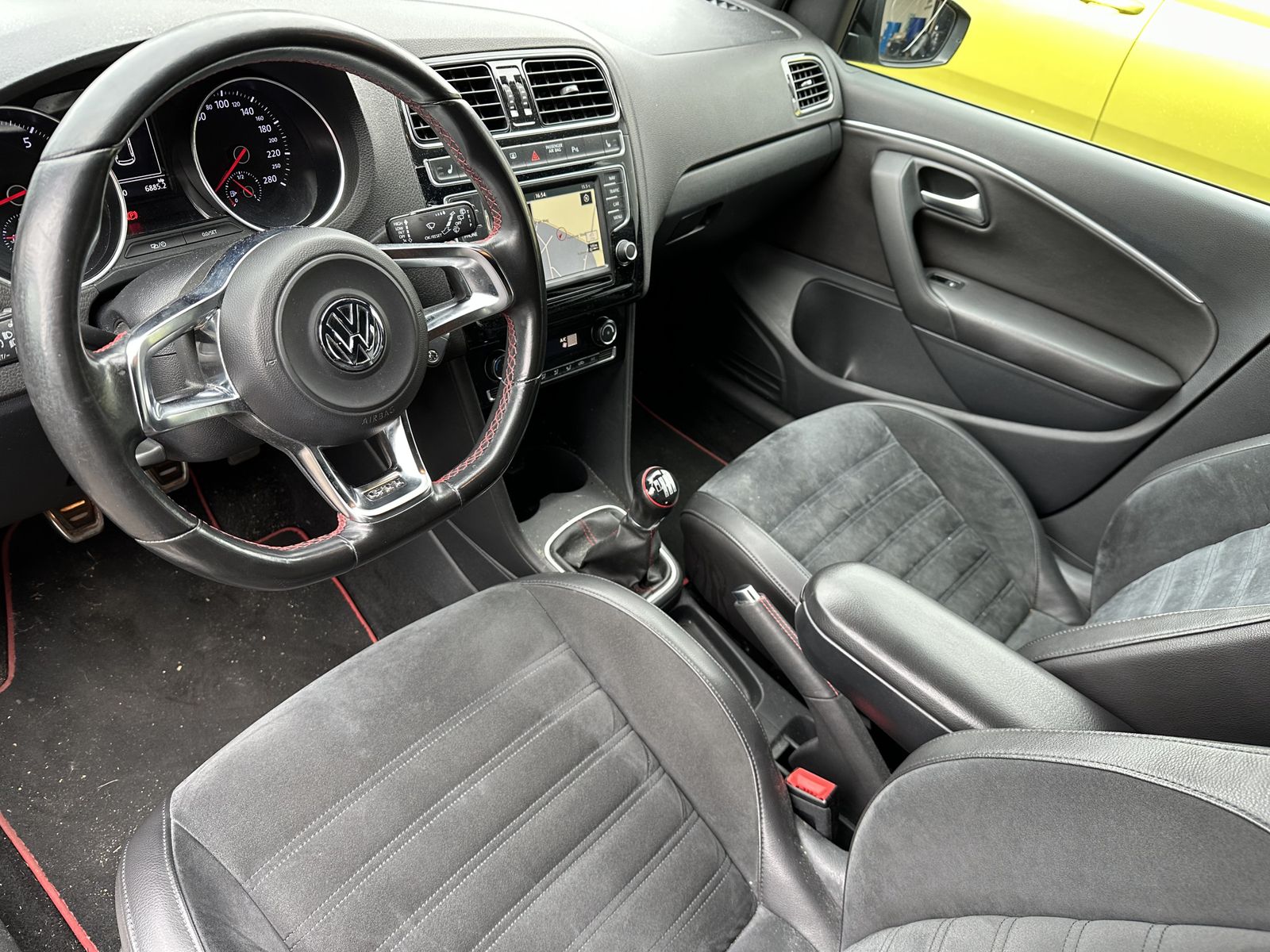Fahrzeugabbildung Volkswagen Polo 1.8 TSI GTI NAV+LED+SHZ+APS+BLUETOOTH+EU6+2