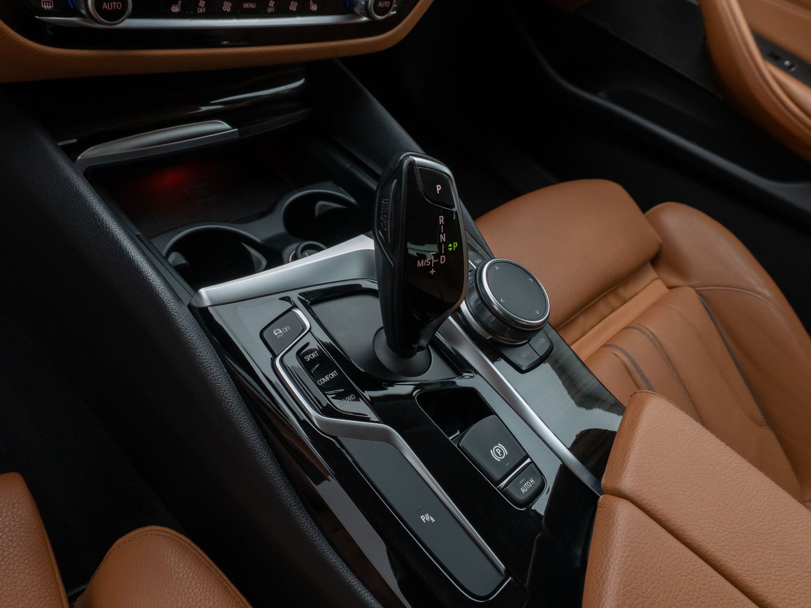 Fahrzeugabbildung BMW 520d Sport Line Kamera HUD H/K Lenkrhzg Alarm