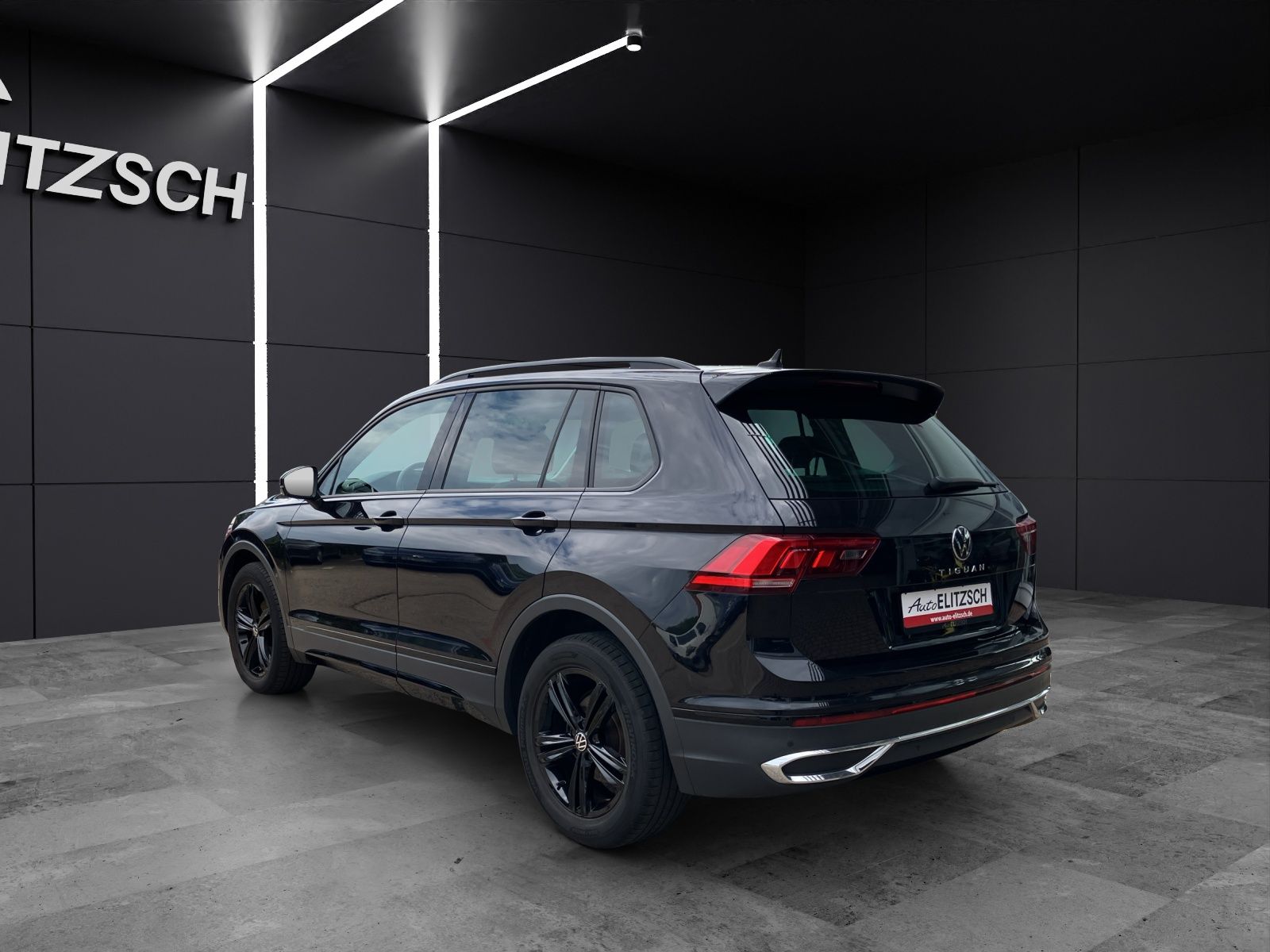Fahrzeugabbildung Volkswagen Tiguan TDI Urban Sport DSG LED Navi ACC AHK PDC