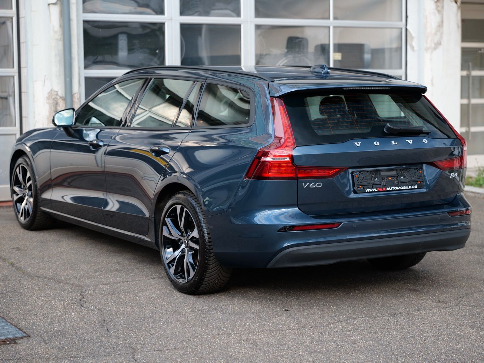 Volvo V60 B4 Core LEDER NAVI ACC 4xSHZ KEYLESS PDC CAM foto 5