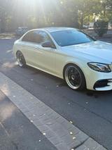Mercedes-Benz Mercedes E 200 Amg line & Night Paket - Fa... - Mercedes-Benz E 200 in Frankfurt (Main)