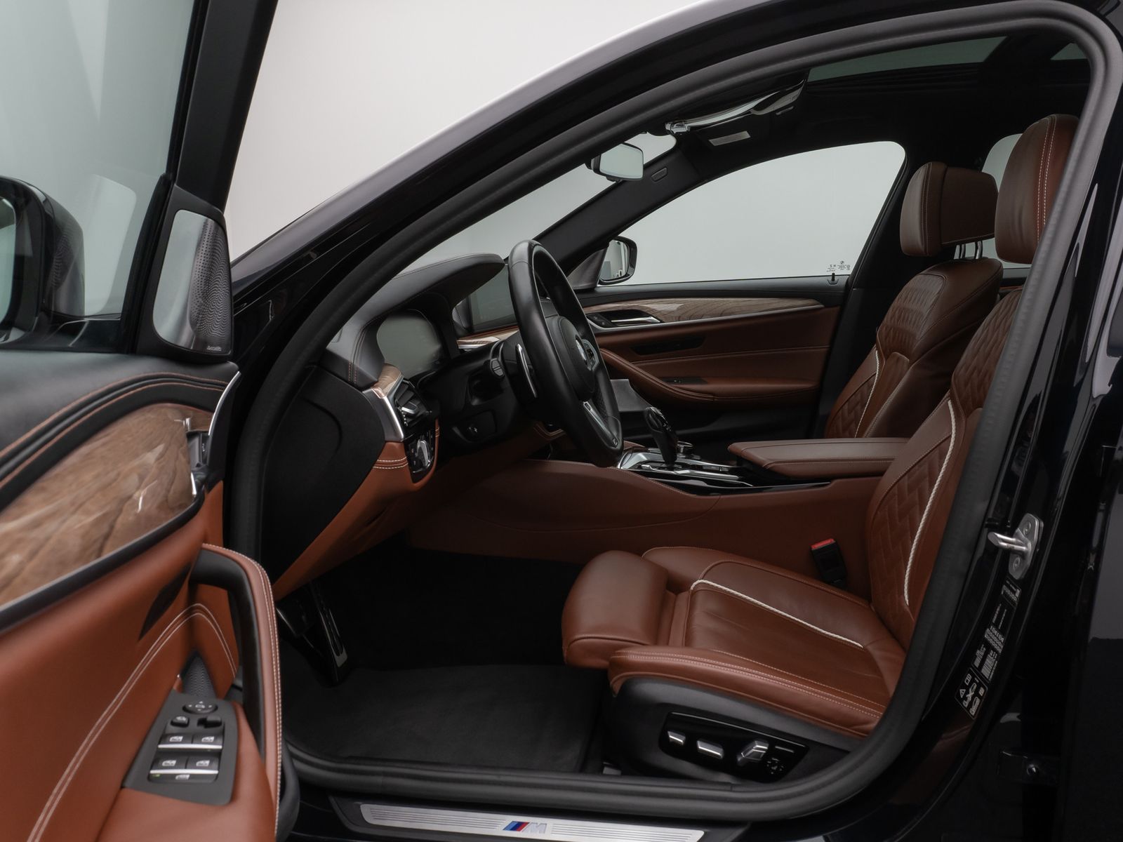 Fahrzeugabbildung BMW 540d xD M Sport Panorama 360°HUD B&W NightVision