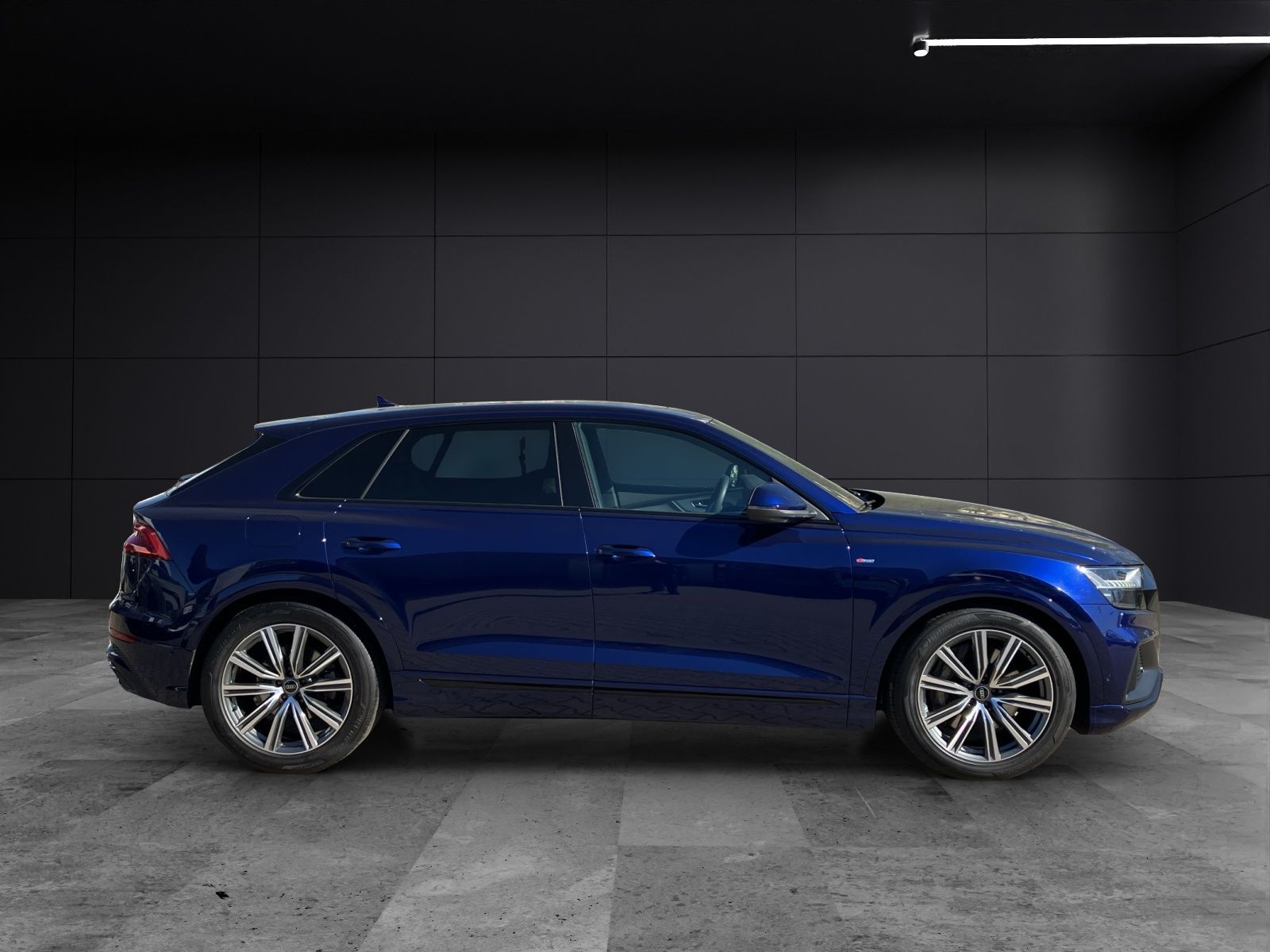Fahrzeugabbildung Audi Q8 55 TFSI e quattro HD MATRIX AHZV PANO Luft AH
